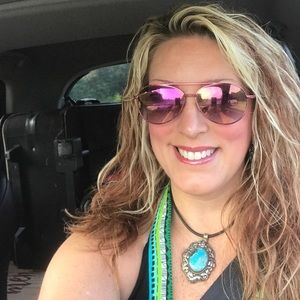 Meet your Posher, Robin lachelle